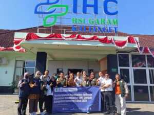 Tim FK Unair saat turun di RSI Garam Kalianget Sumenep Madura. (Foto: Istimewa) 