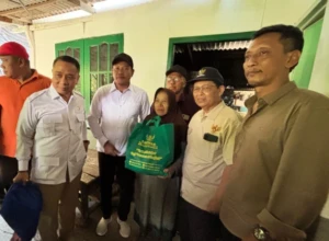 Bupati Subandi bantu rumah tidak layak huni wonoayu1