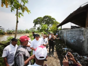 Bupati Subandi TPS Penatarsewu2